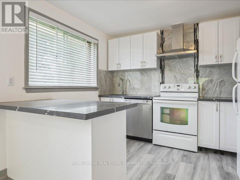












18 THIRTY THIRD STREET

,
Toronto,




Ontario
M8W3G9


