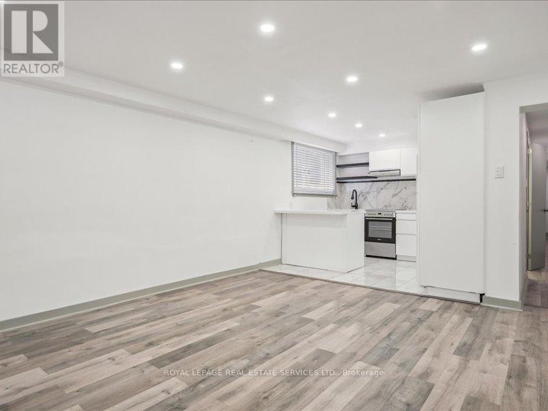 












18 THIRTY THIRD STREET

,
Toronto,




Ontario
M8W3G9

