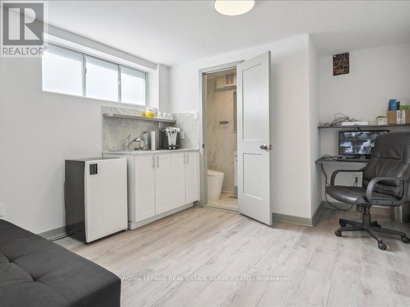












18 THIRTY THIRD STREET

,
Toronto,




Ontario
M8W3G9

