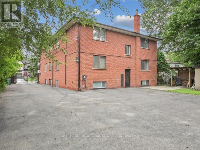












18 THIRTY THIRD STREET

,
Toronto,




Ontario
M8W3G9

