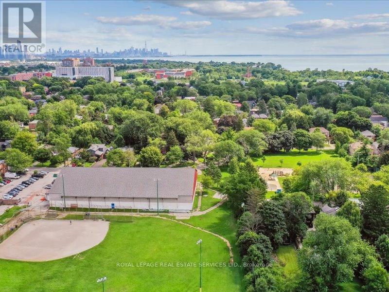 












18 THIRTY THIRD STREET

,
Toronto,




Ontario
M8W3G9

