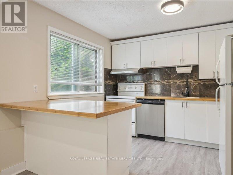 












18 THIRTY THIRD STREET

,
Toronto,




Ontario
M8W3G9

