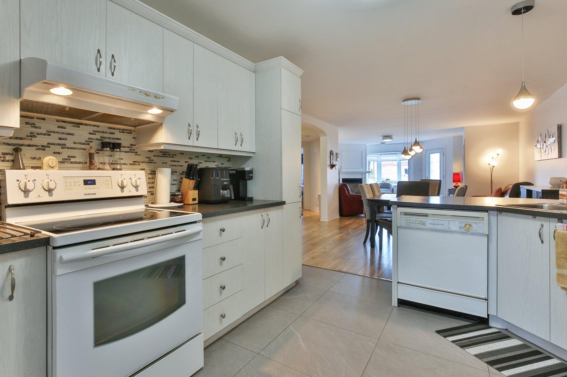 









73


Rue des Échevins

,
Saint-Jean-sur-Richelieu,




QC
J2W0A2

