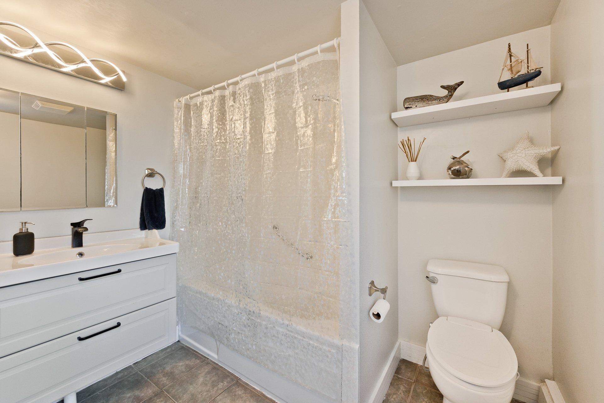 









7489


Boul. Bourque

,
Sherbrooke (Brompton/Rock Forest/Saint-Élie/Deauville),




QC
J1N3G2

