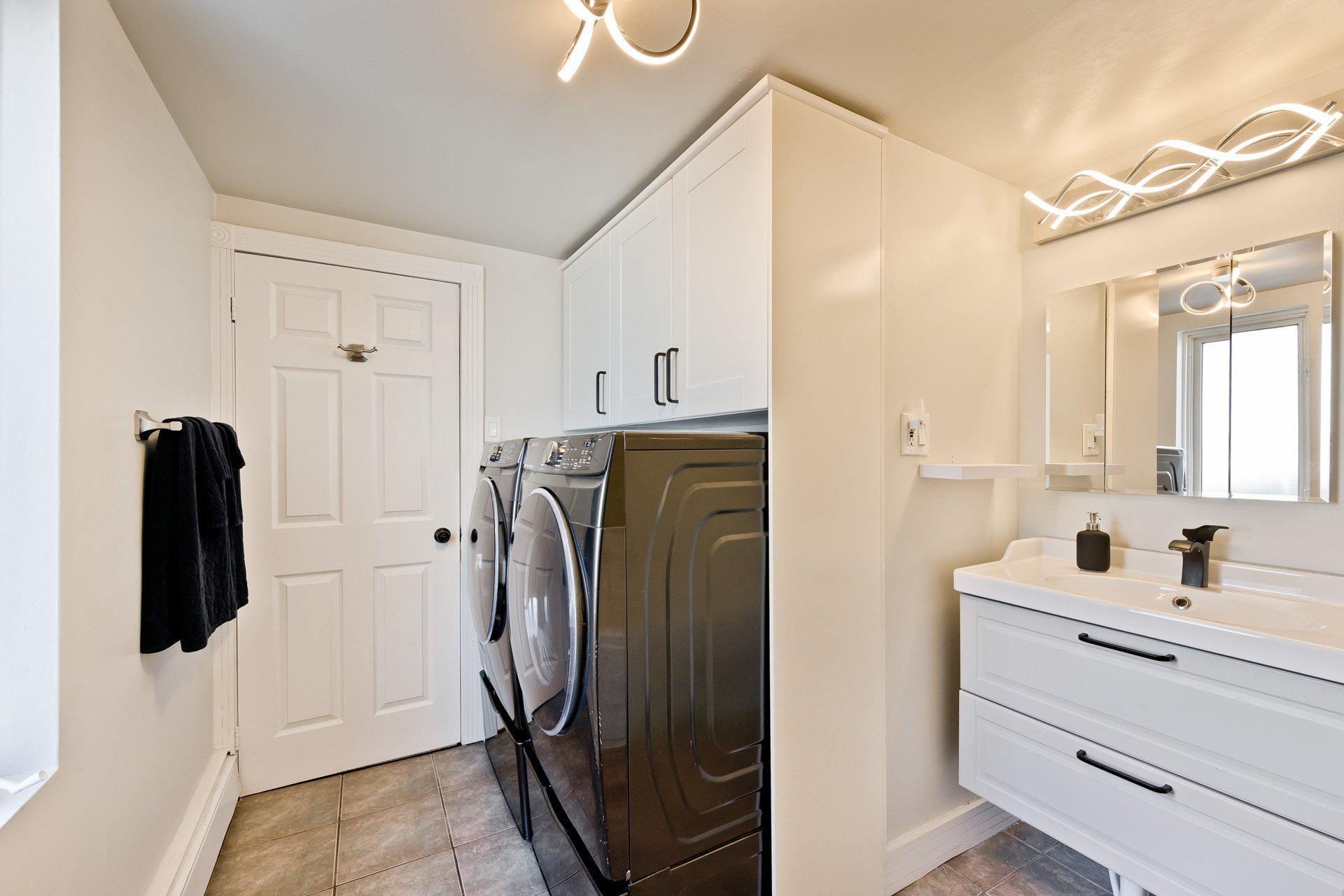 









7489


Boul. Bourque

,
Sherbrooke (Brompton/Rock Forest/Saint-Élie/Deauville),




QC
J1N3G2

