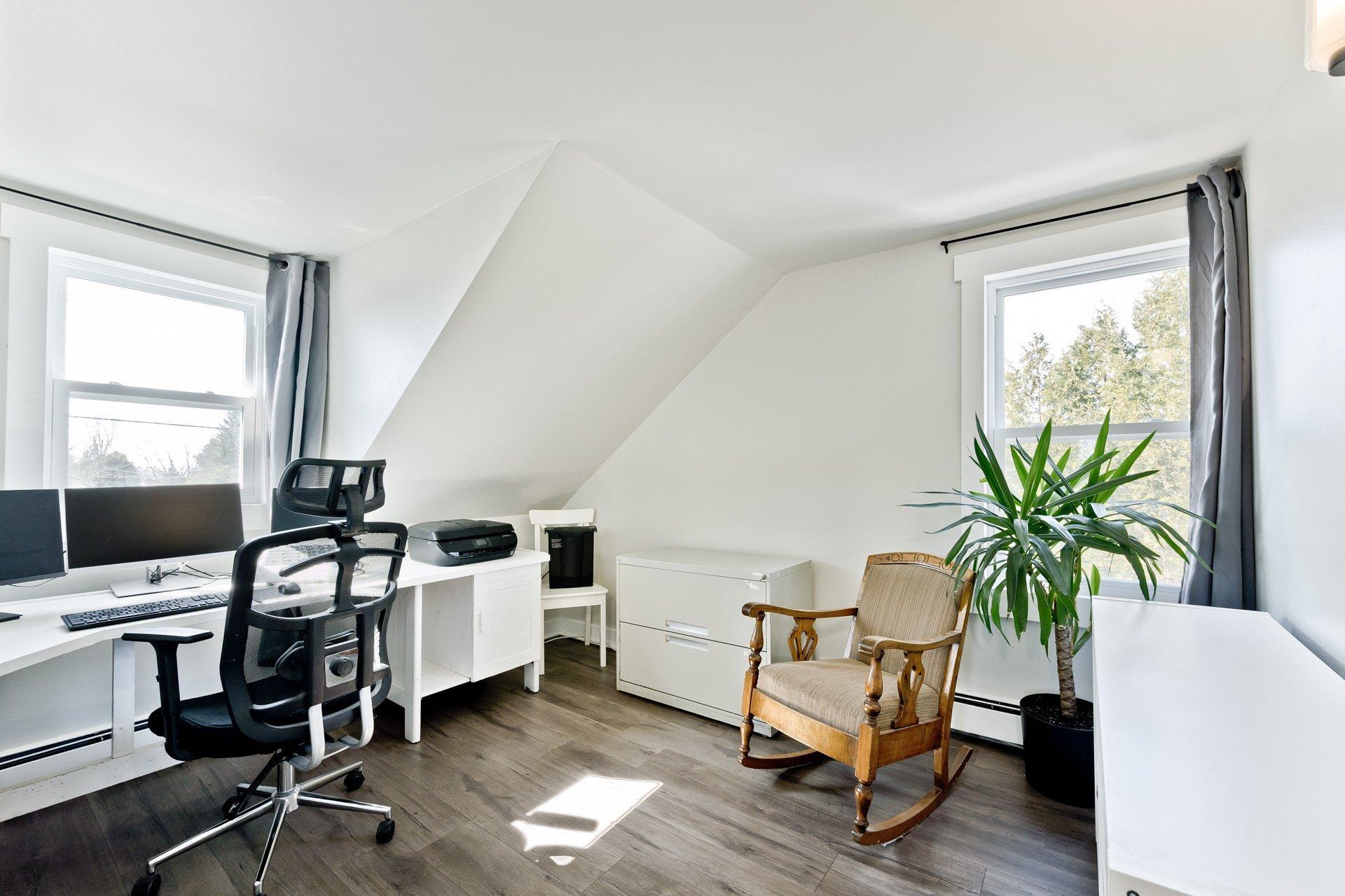 









7489


Boul. Bourque

,
Sherbrooke (Brompton/Rock Forest/Saint-Élie/Deauville),




QC
J1N3G2


