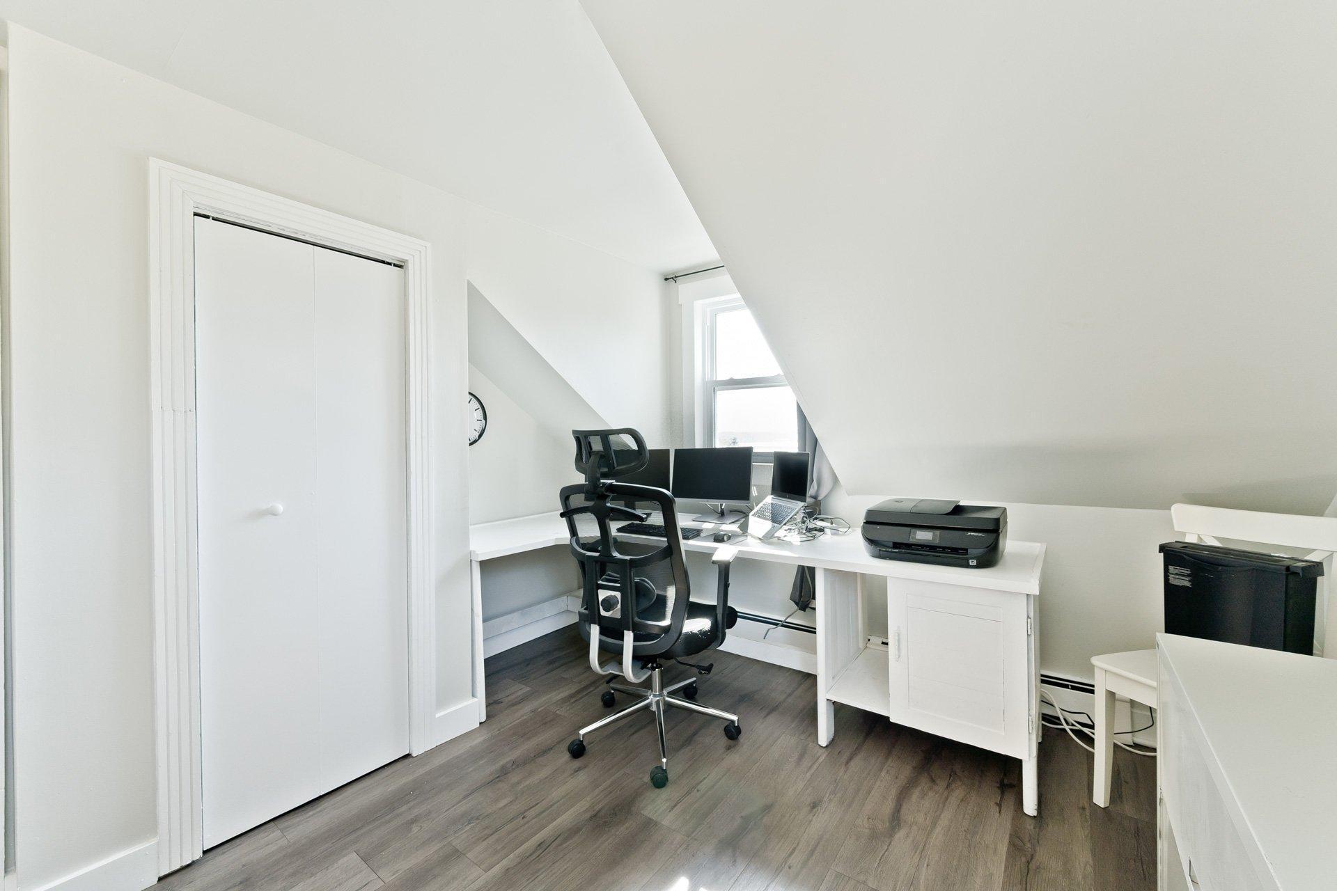 









7489


Boul. Bourque

,
Sherbrooke (Brompton/Rock Forest/Saint-Élie/Deauville),




QC
J1N3G2

