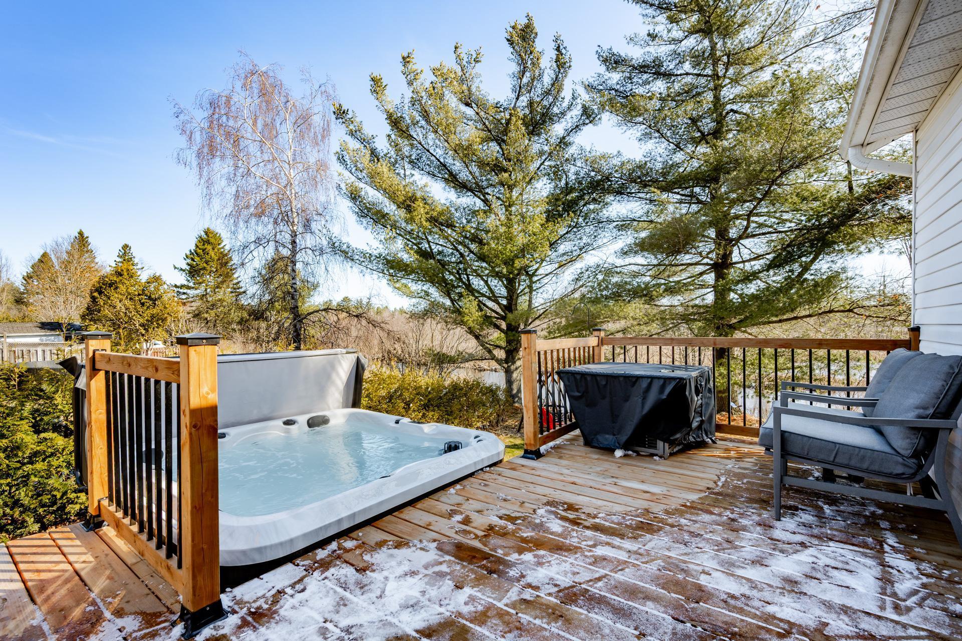 









7489


Boul. Bourque

,
Sherbrooke (Brompton/Rock Forest/Saint-Élie/Deauville),




QC
J1N3G2

