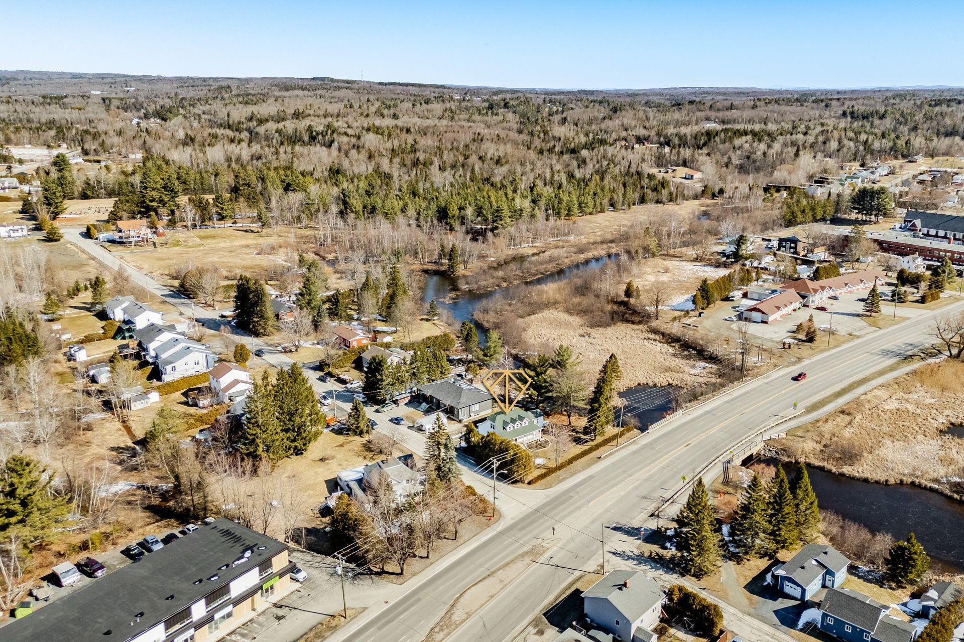 









7489


Boul. Bourque

,
Sherbrooke (Brompton/Rock Forest/Saint-Élie/Deauville),




QC
J1N3G2

