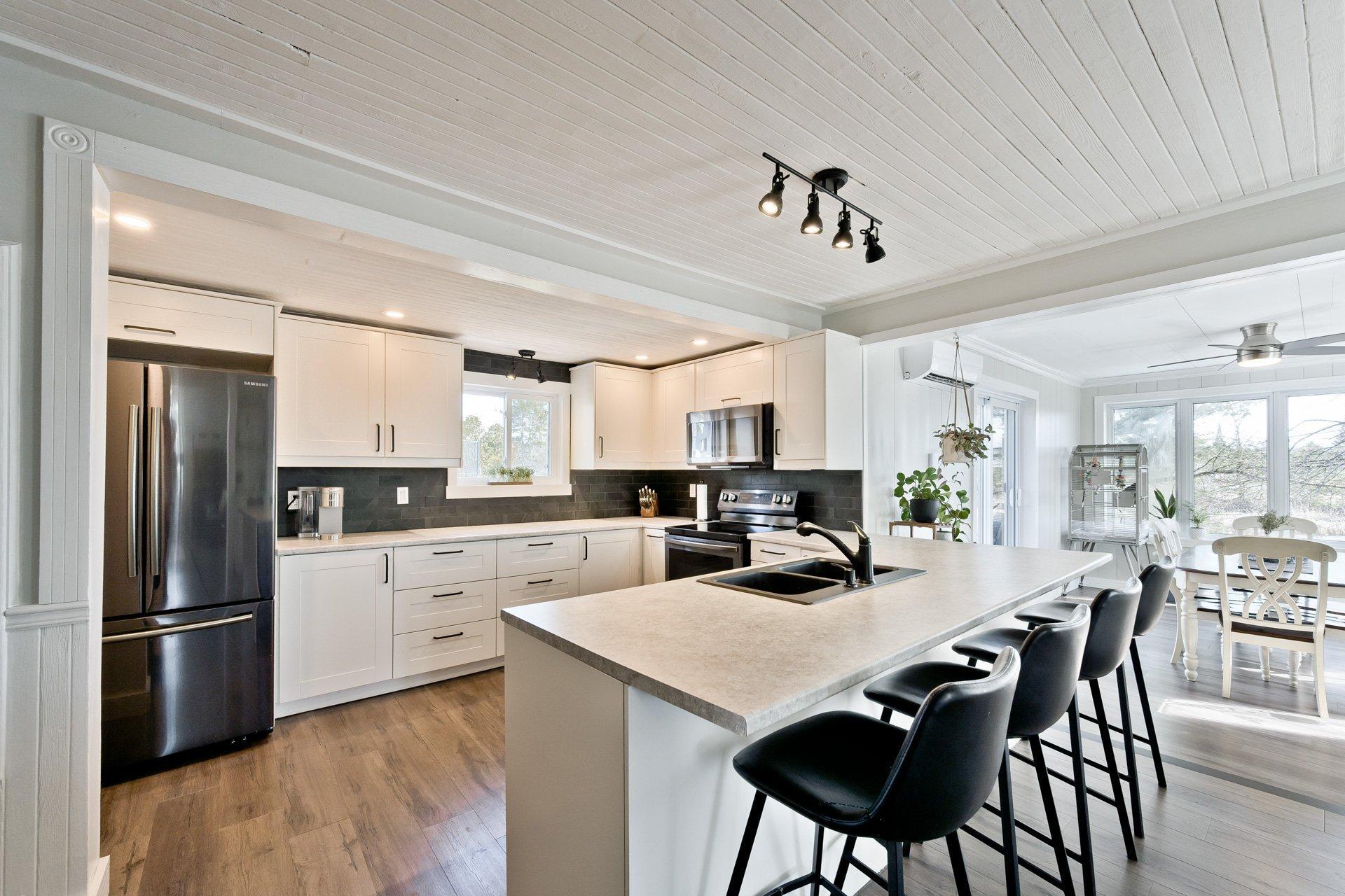 









7489


Boul. Bourque

,
Sherbrooke (Brompton/Rock Forest/Saint-Élie/Deauville),




QC
J1N3G2

