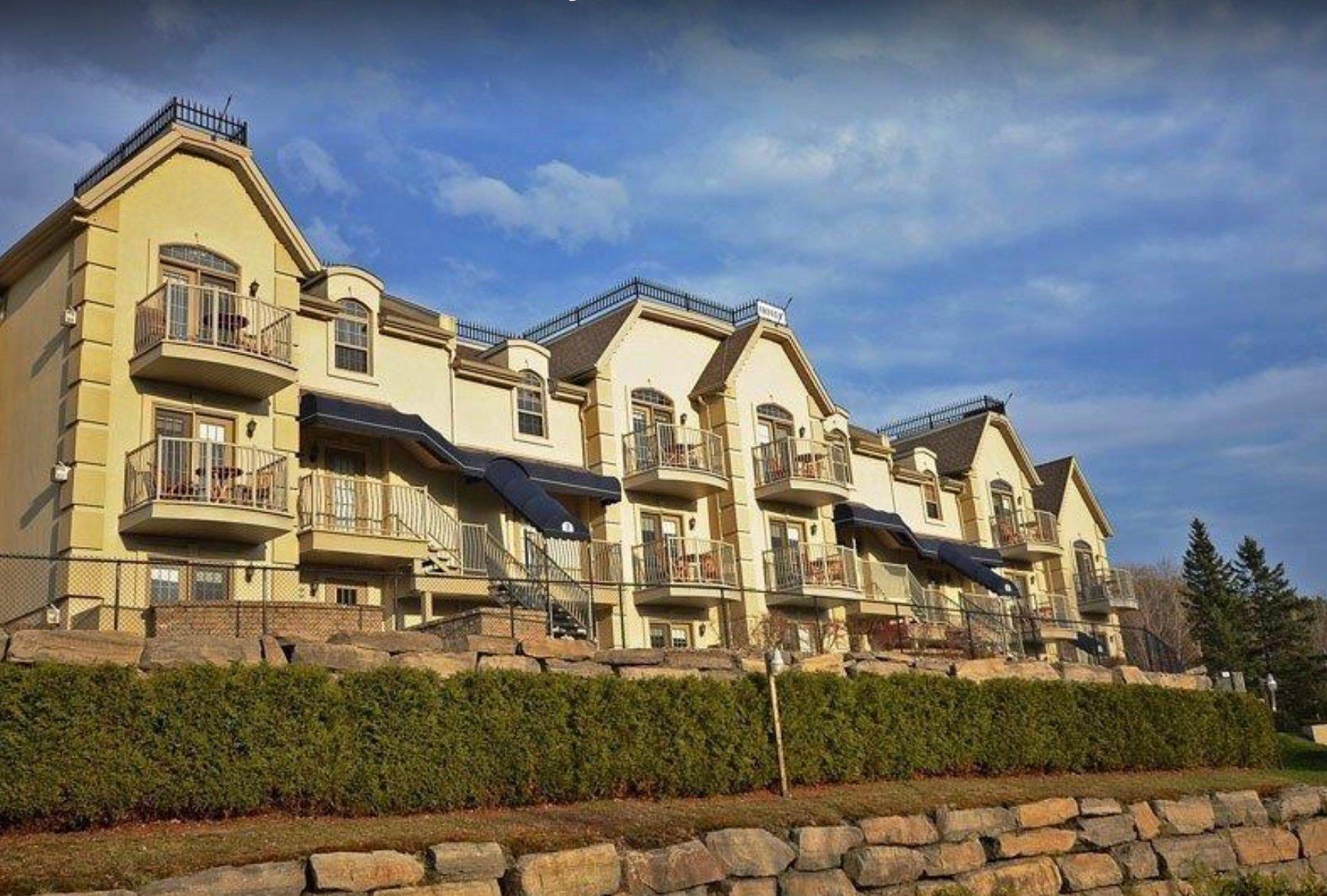 









570


Ch. des Frênes

, 3106,
Piedmont,




QC
J0R1K0

