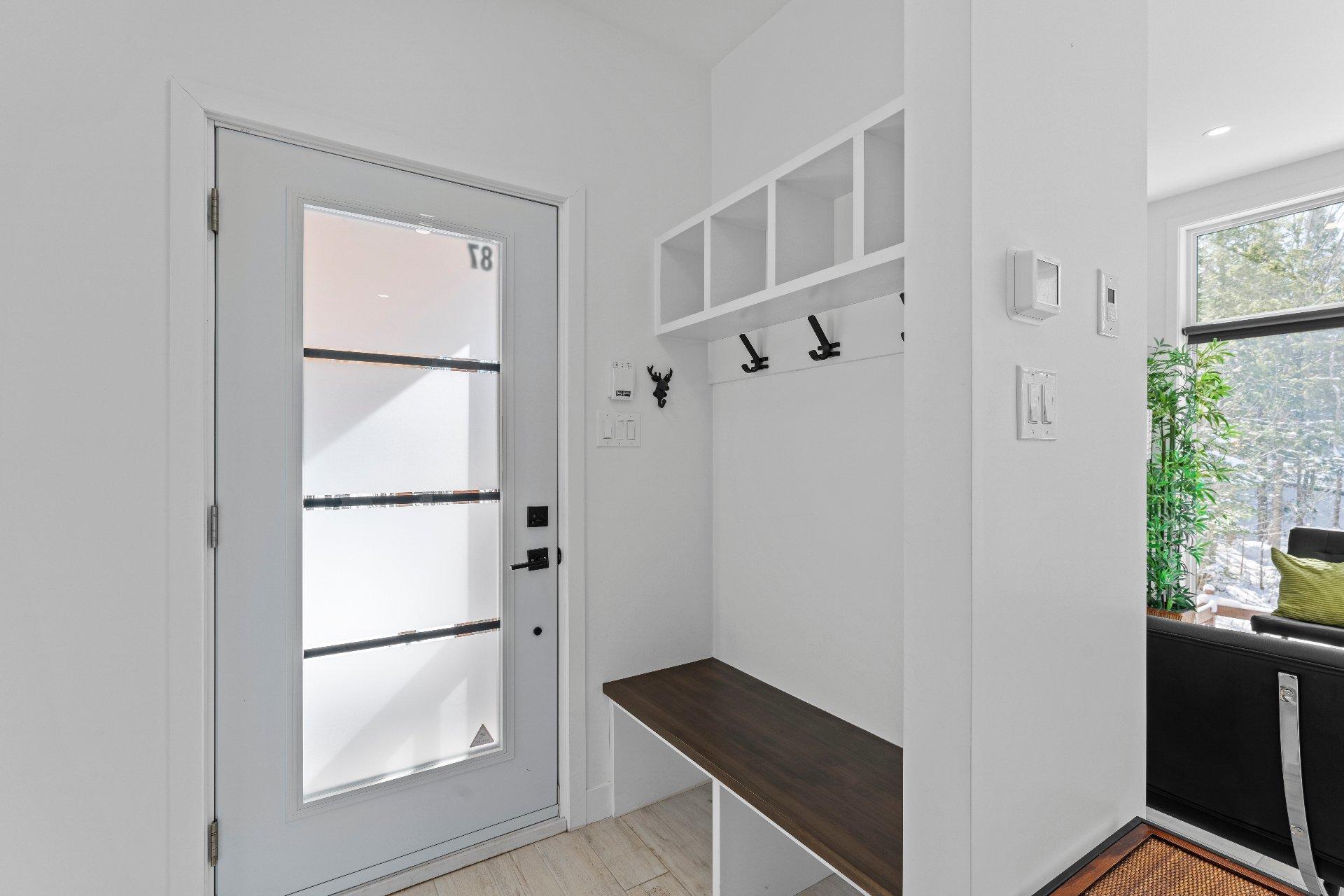 









87


Rue de la Serpentine

,
Saint-Étienne-de-Bolton,




QC
J0E1G0

