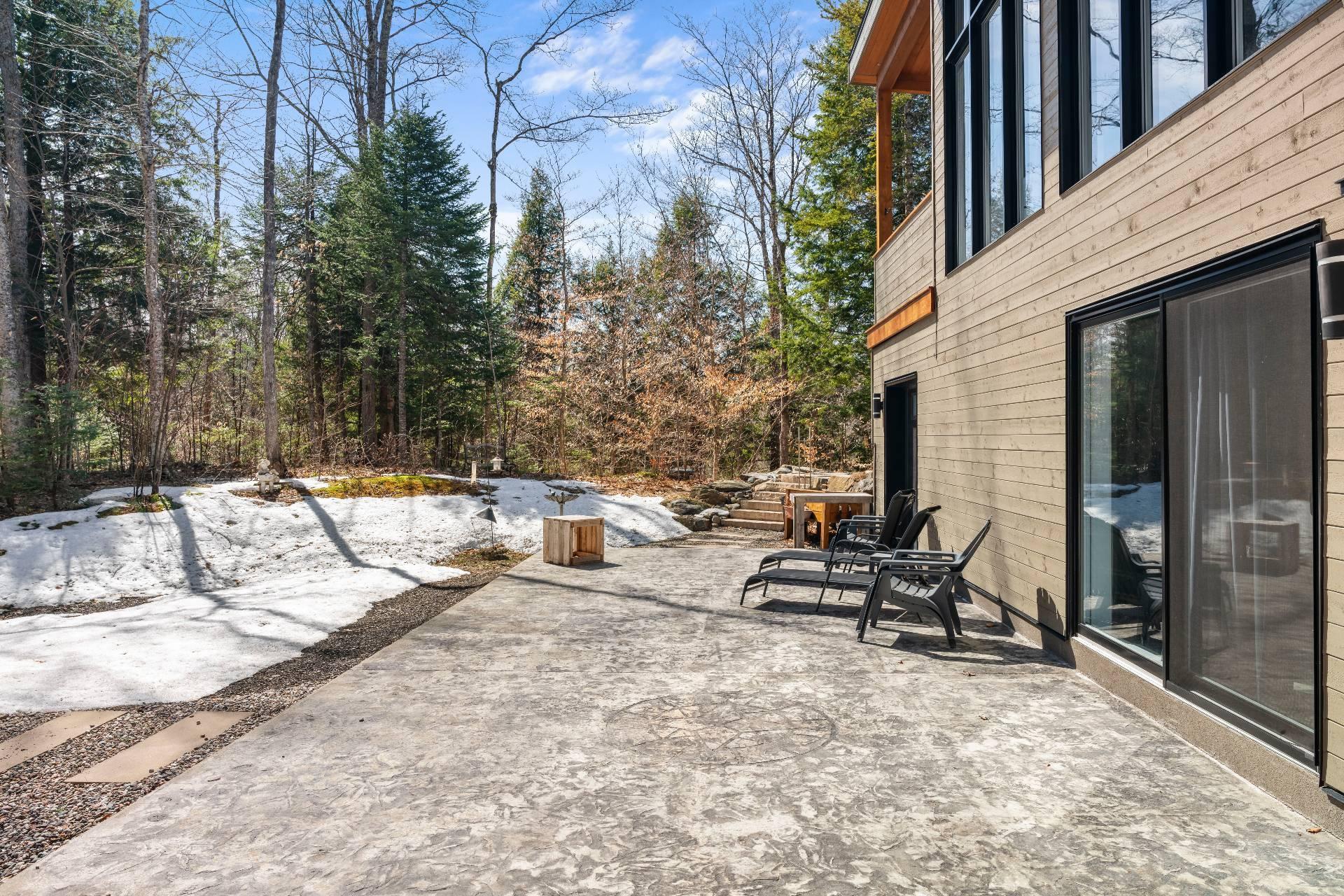 









87


Rue de la Serpentine

,
Saint-Étienne-de-Bolton,




QC
J0E1G0

