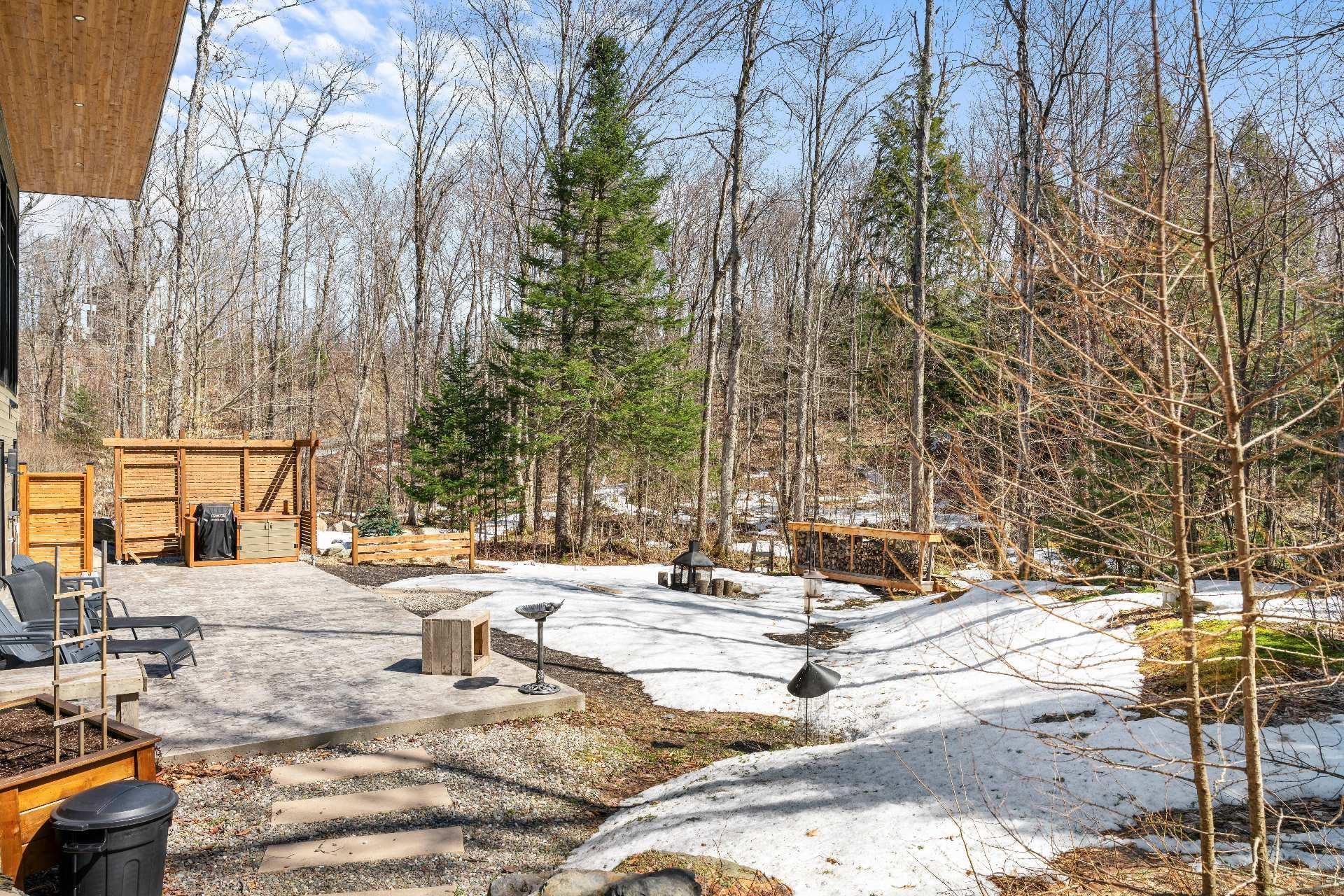 









87


Rue de la Serpentine

,
Saint-Étienne-de-Bolton,




QC
J0E1G0


