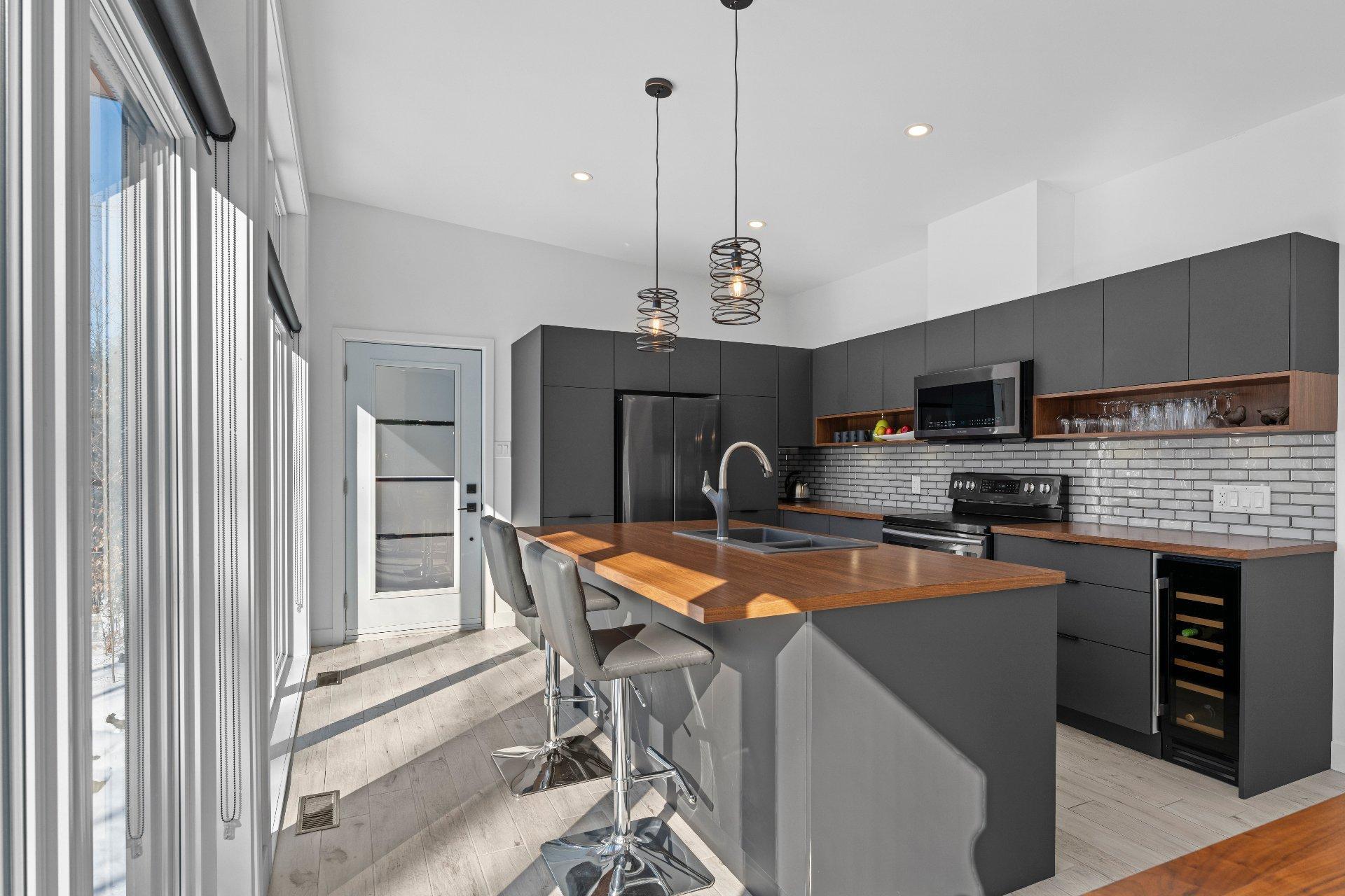 









87


Rue de la Serpentine

,
Saint-Étienne-de-Bolton,




QC
J0E1G0

