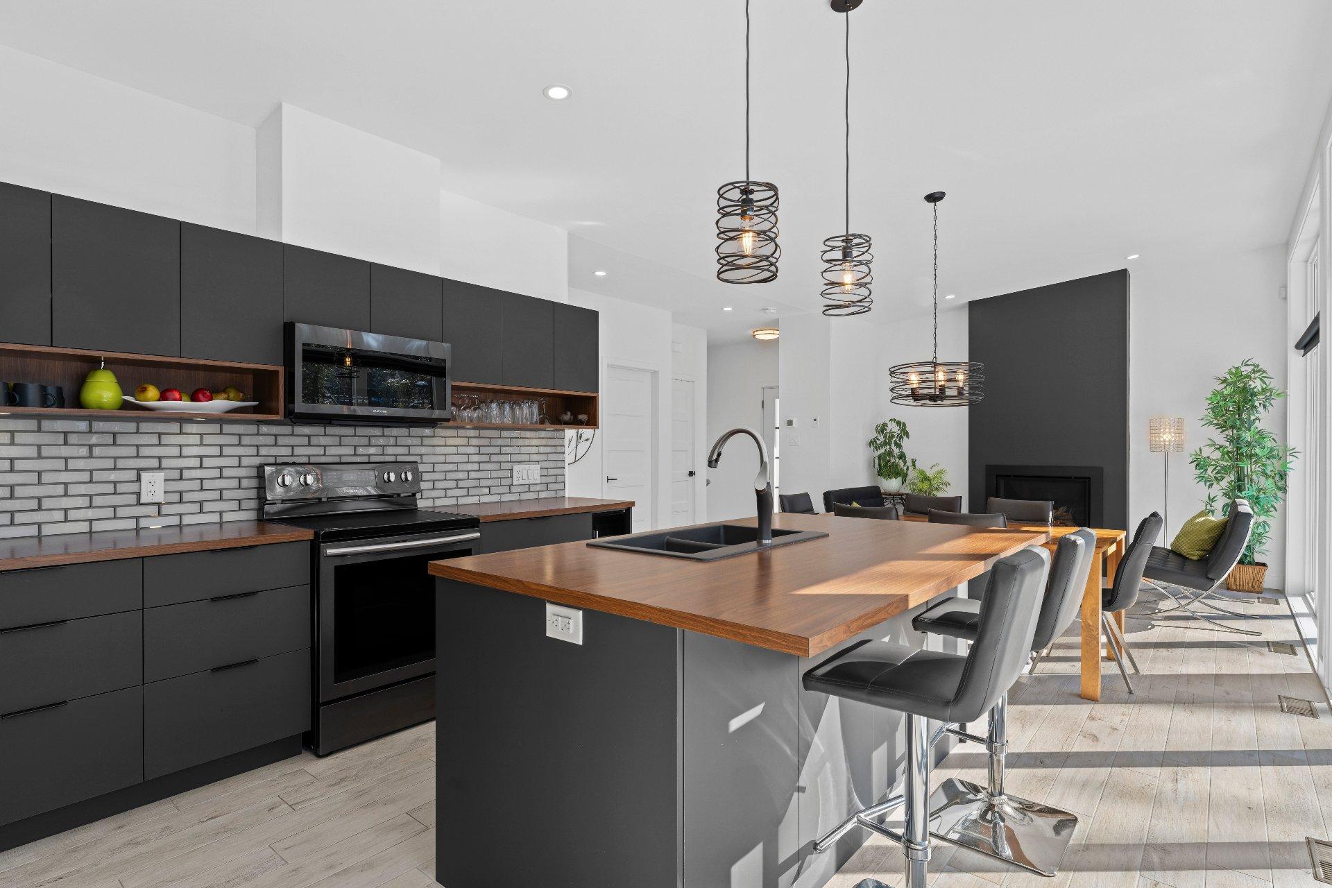 









87


Rue de la Serpentine

,
Saint-Étienne-de-Bolton,




QC
J0E1G0

