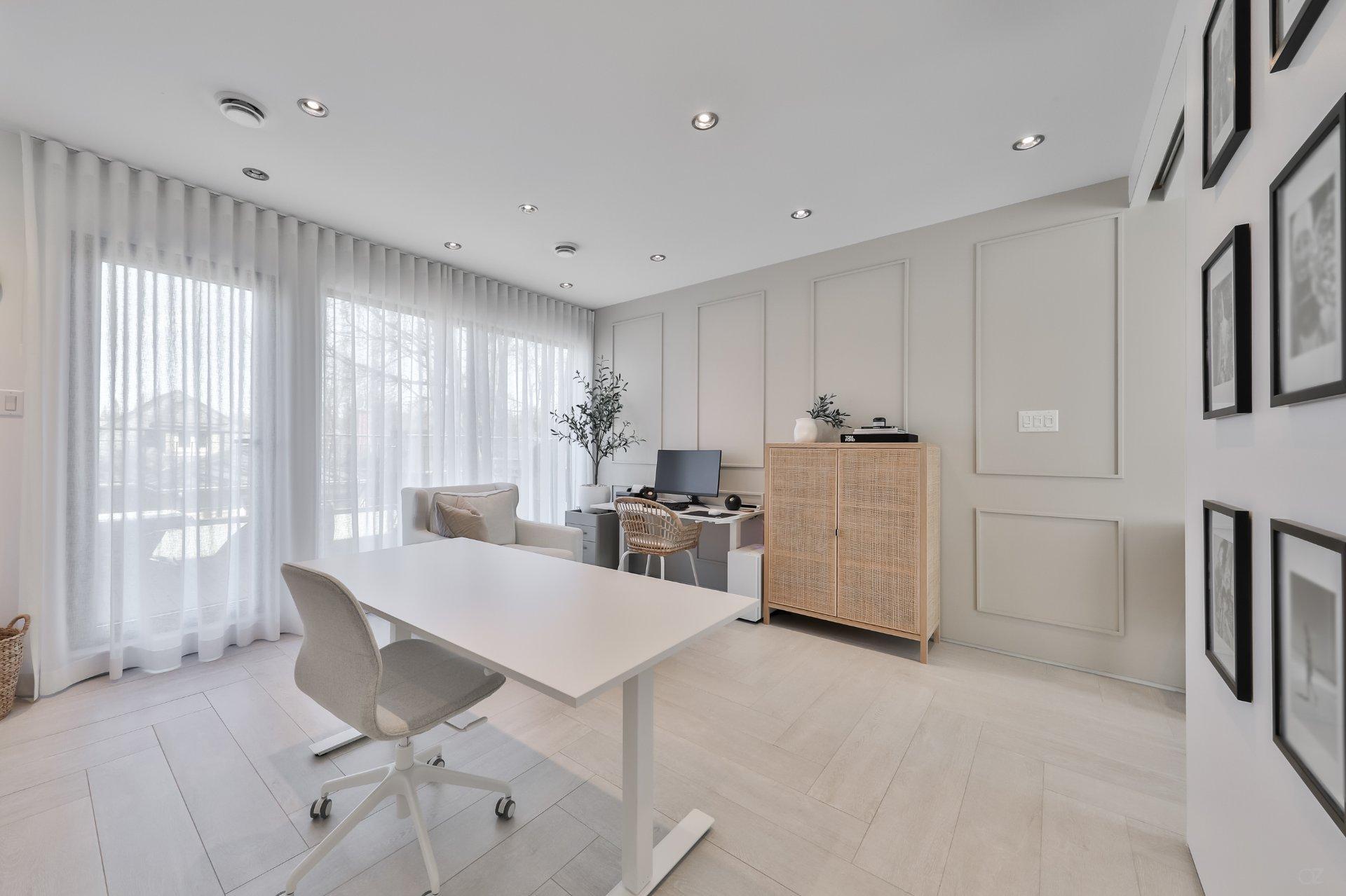 









137


Av. Westminster N.

, D,
Montréal-Ouest,




QC
H4X1Z3

