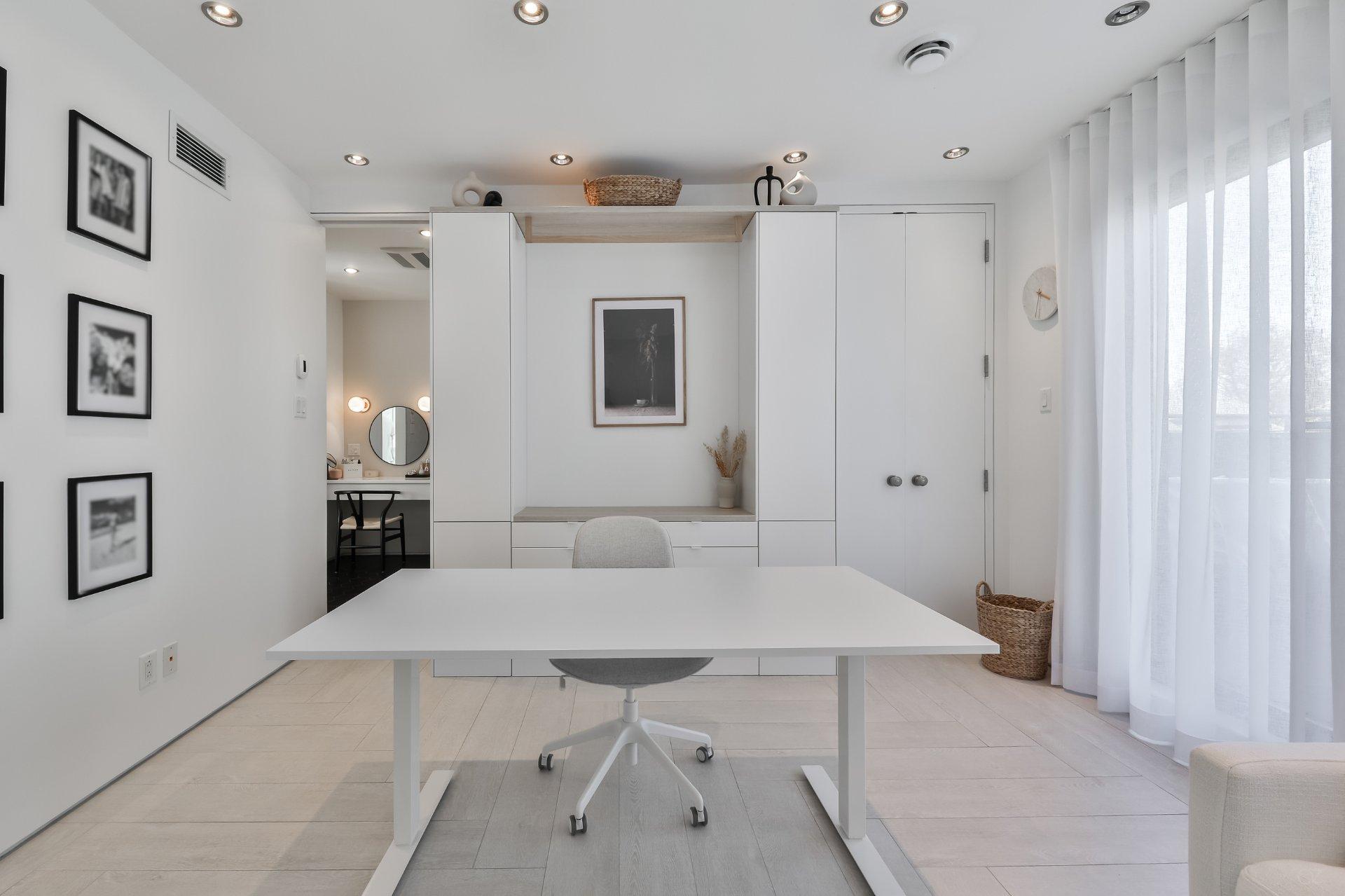









137


Av. Westminster N.

, D,
Montréal-Ouest,




QC
H4X1Z3

