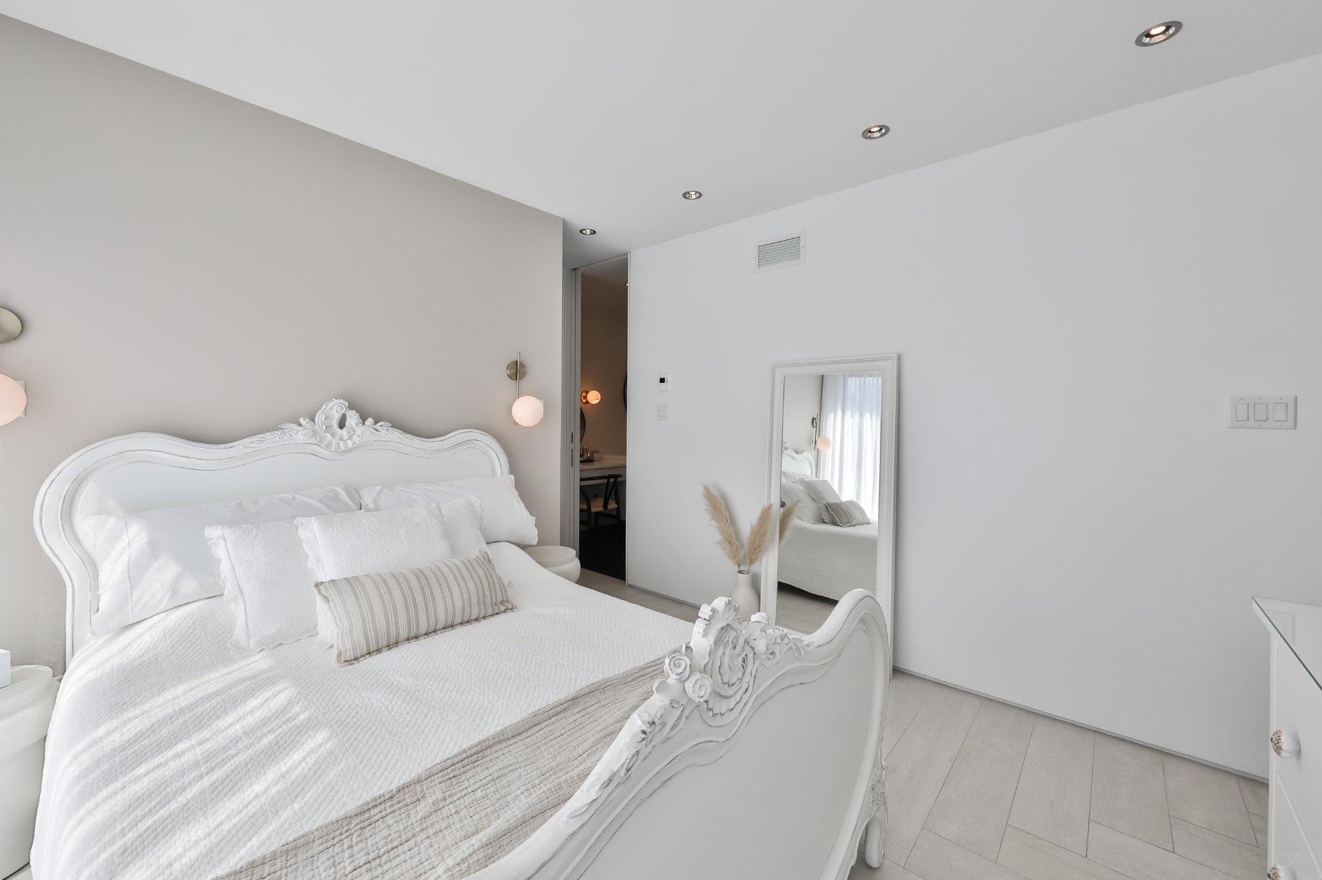 









137


Av. Westminster N.

, D,
Montréal-Ouest,




QC
H4X1Z3

