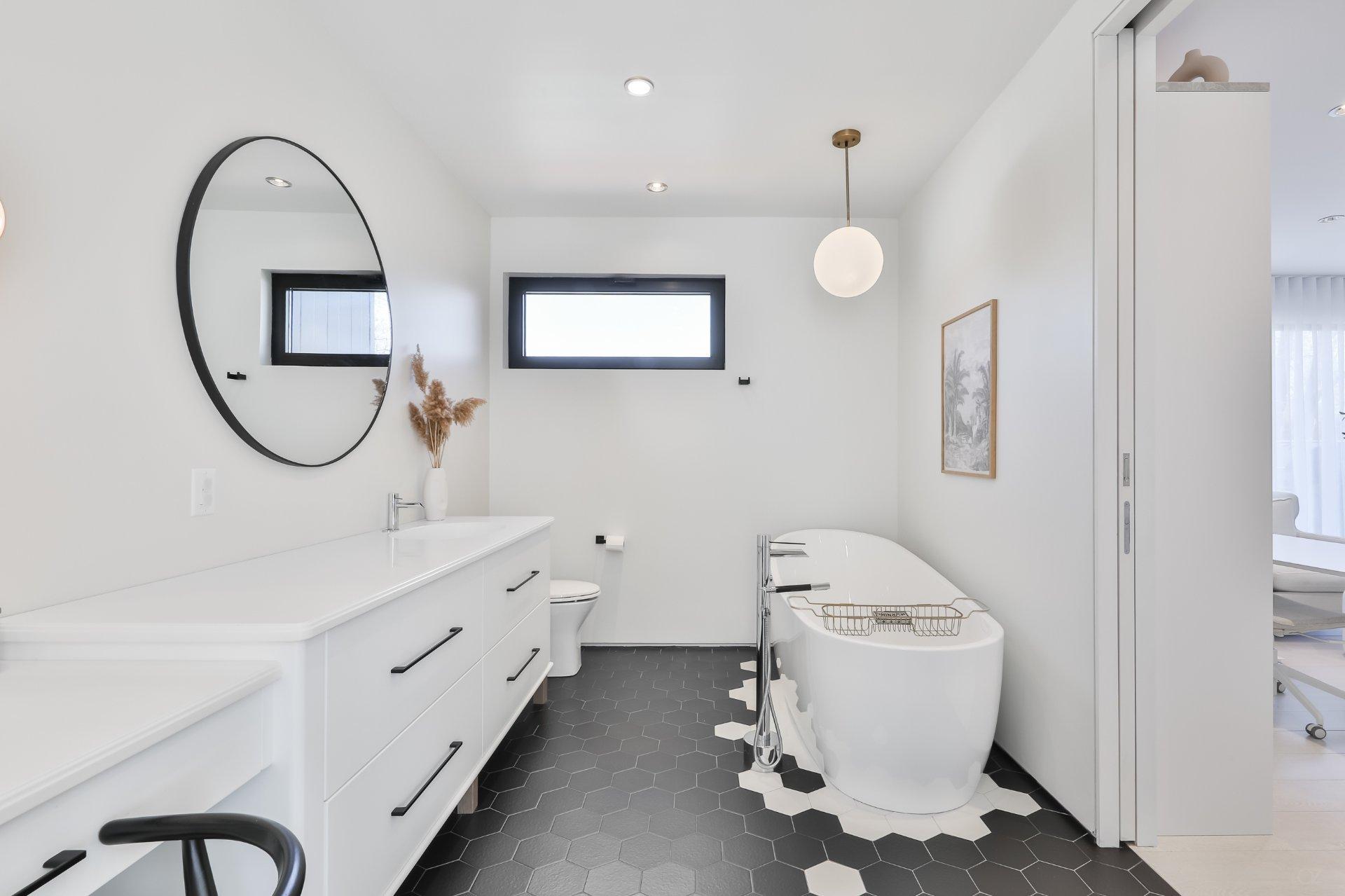 









137


Av. Westminster N.

, D,
Montréal-Ouest,




QC
H4X1Z3

