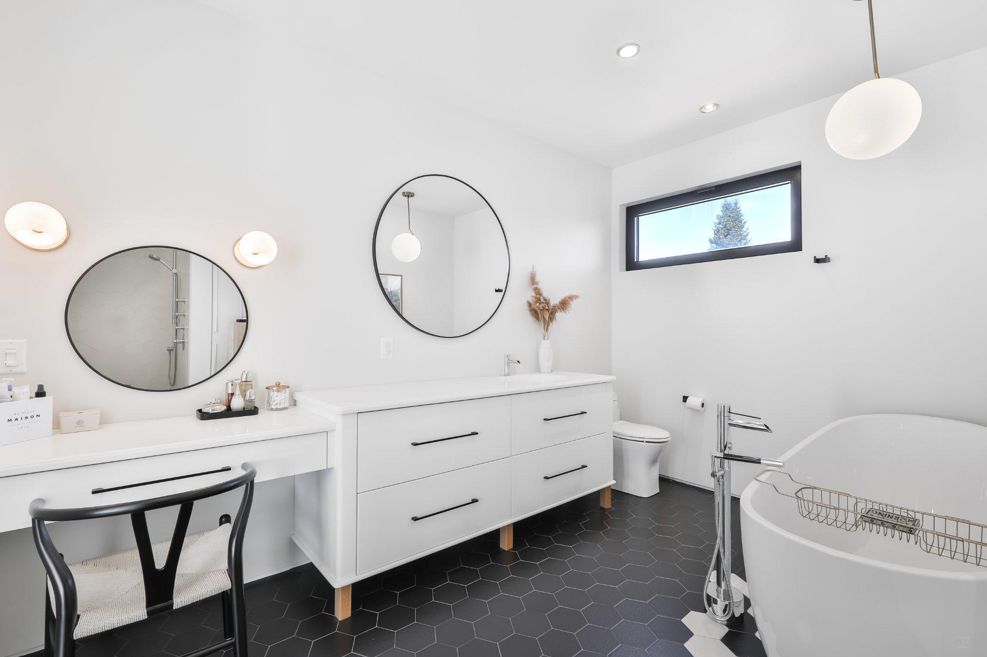 









137


Av. Westminster N.

, D,
Montréal-Ouest,




QC
H4X1Z3

