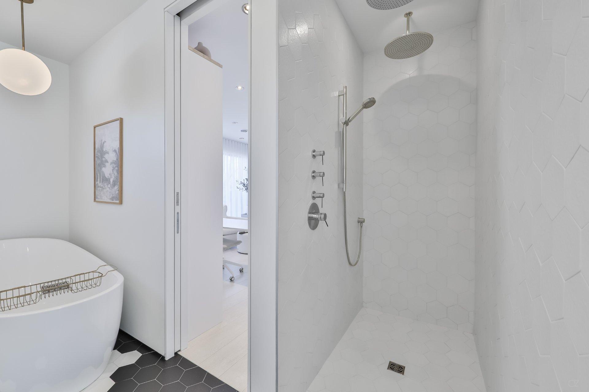 









137


Av. Westminster N.

, D,
Montréal-Ouest,




QC
H4X1Z3

