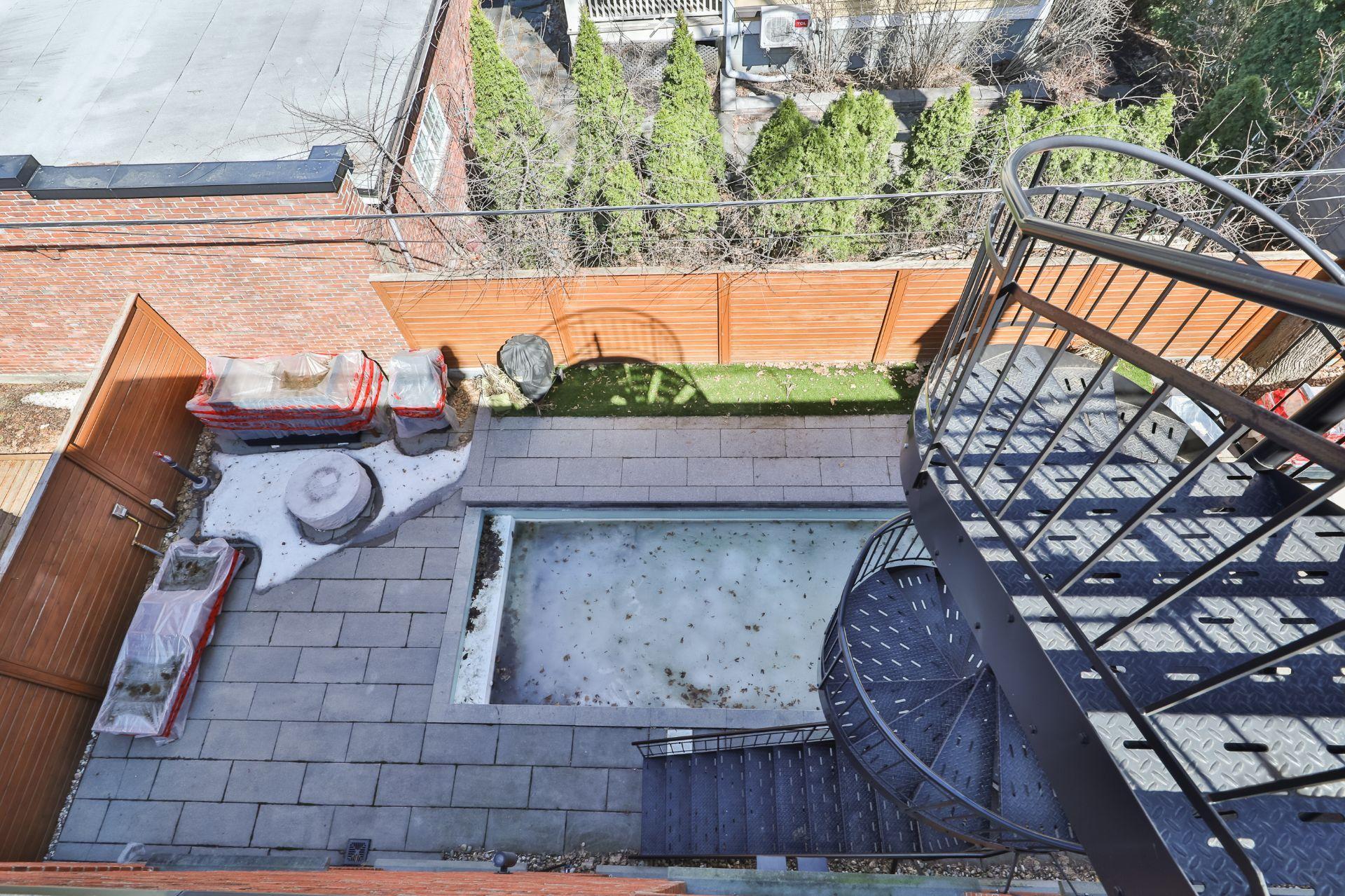 









137


Av. Westminster N.

, D,
Montréal-Ouest,




QC
H4X1Z3

