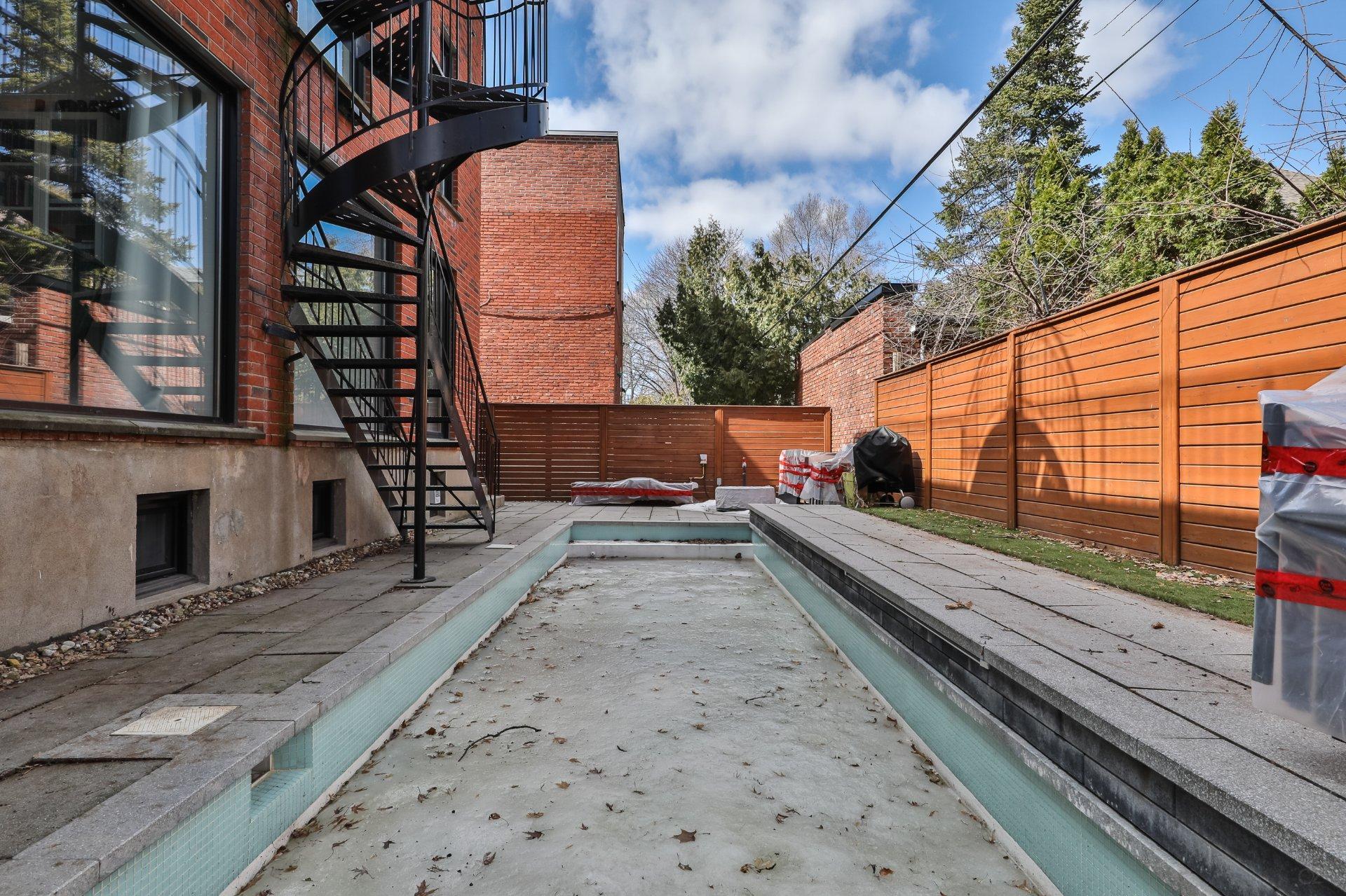 









137


Av. Westminster N.

, D,
Montréal-Ouest,




QC
H4X1Z3

