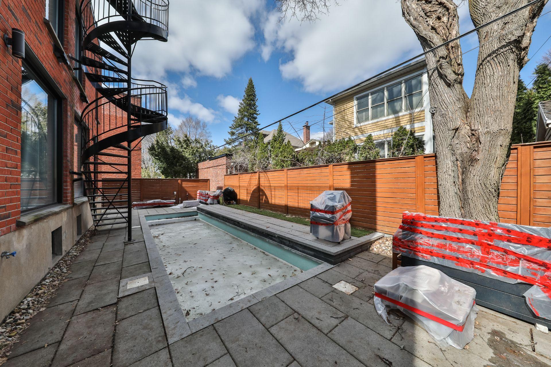 









137


Av. Westminster N.

, D,
Montréal-Ouest,




QC
H4X1Z3

