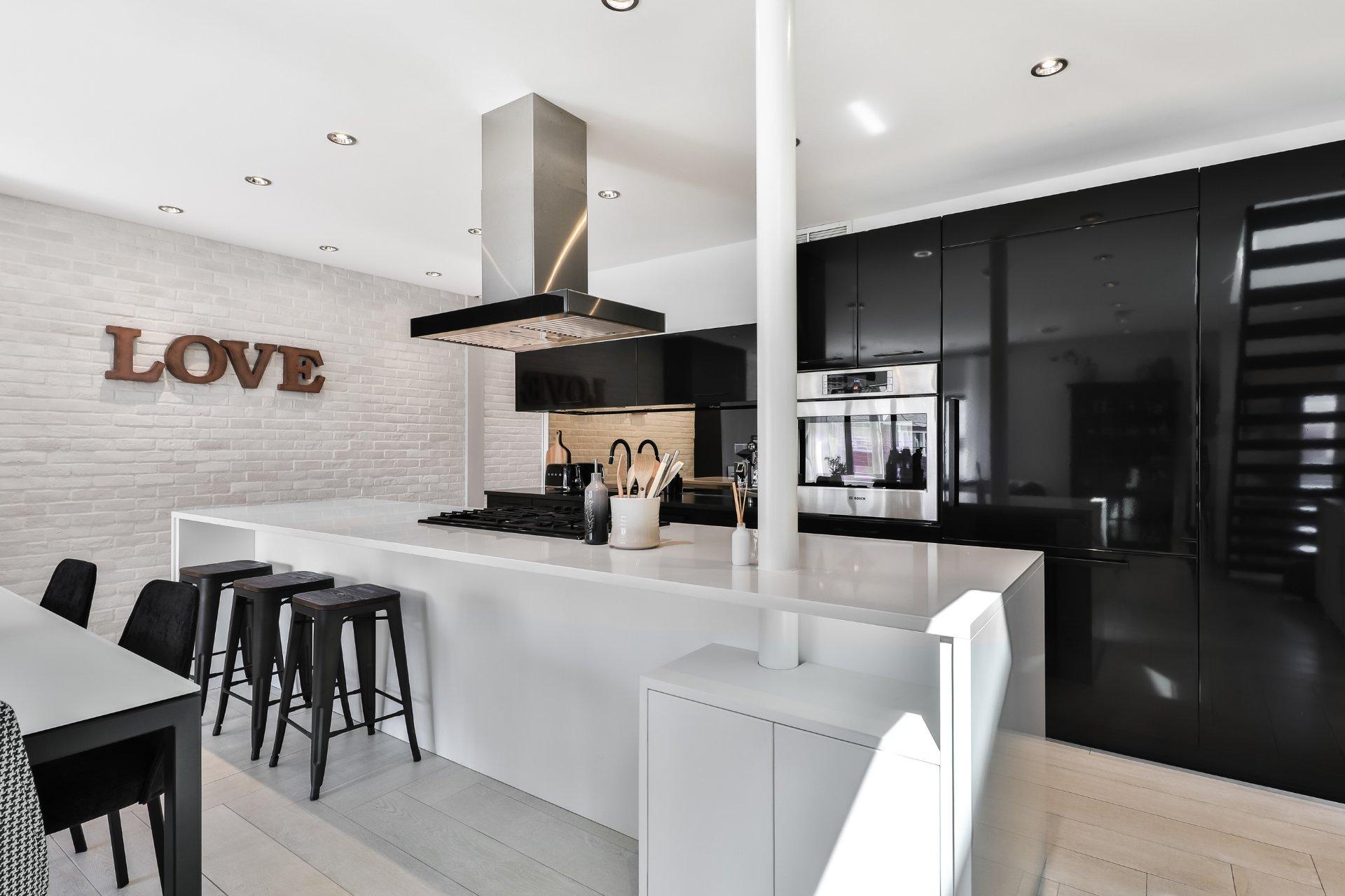 









137


Av. Westminster N.

, D,
Montréal-Ouest,




QC
H4X1Z3

