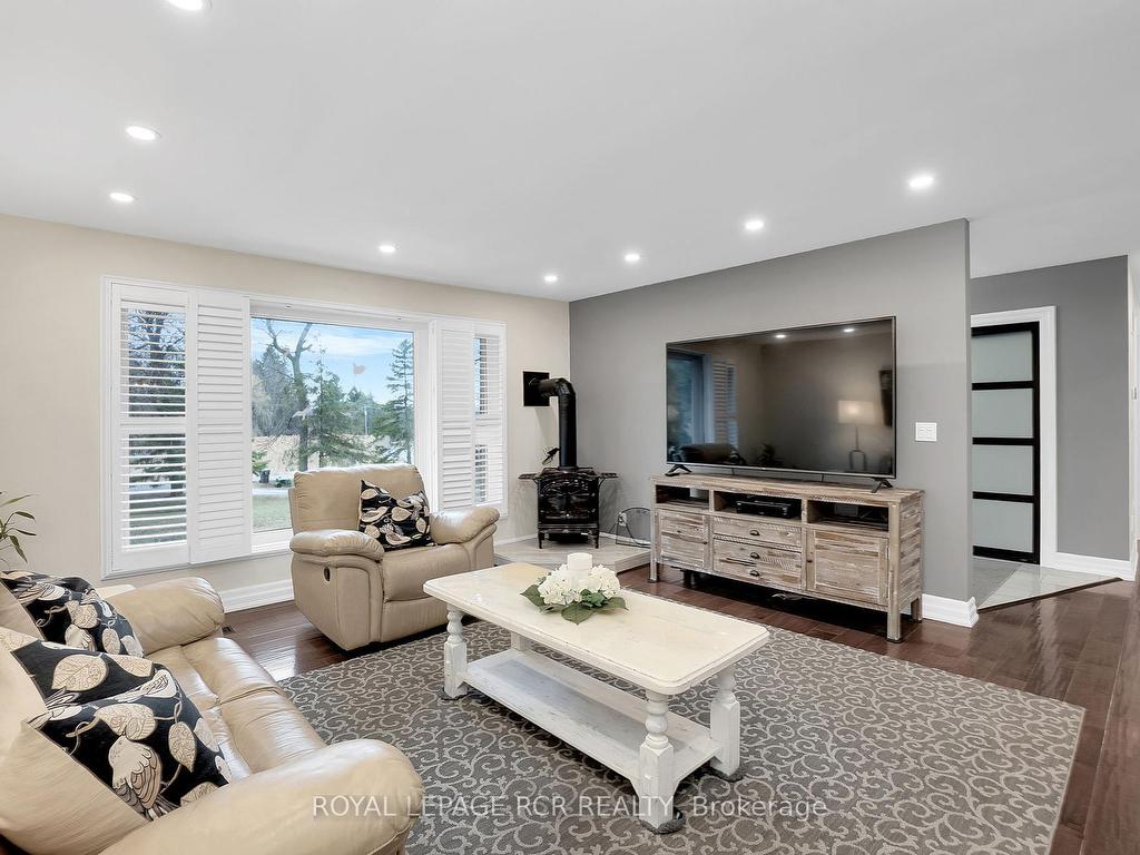 









9213


Castlederg

Side Road,
Caledon,




ON
L7E 0S8

