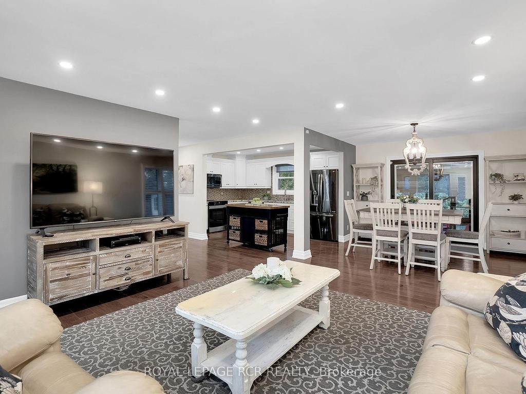 









9213


Castlederg

Side Road,
Caledon,




ON
L7E 0S8

