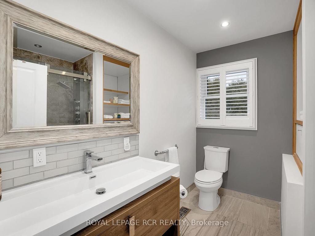 









9213


Castlederg

Side Road,
Caledon,




ON
L7E 0S8

