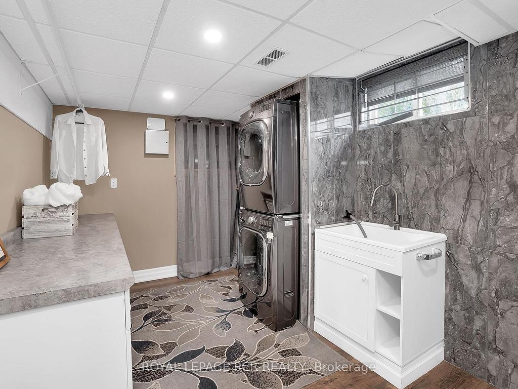 









9213


Castlederg

Side Road,
Caledon,




ON
L7E 0S8

