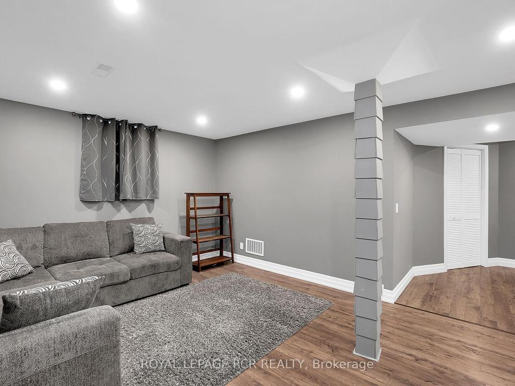 









9213


Castlederg

Side Road,
Caledon,




ON
L7E 0S8

