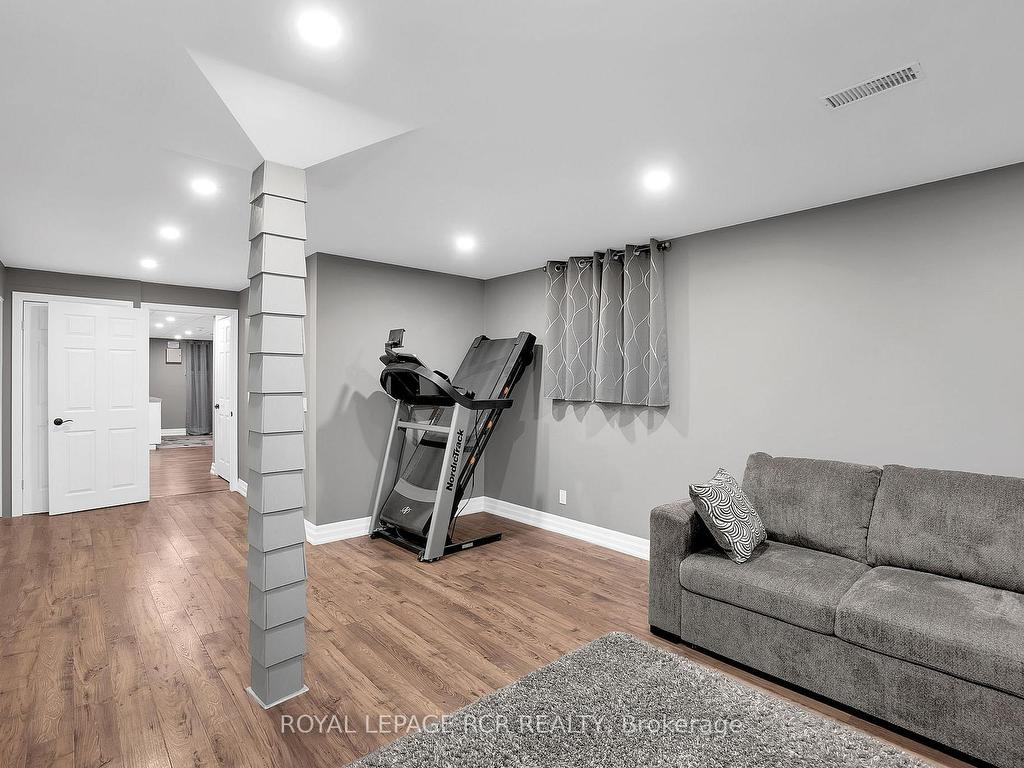 









9213


Castlederg

Side Road,
Caledon,




ON
L7E 0S8

