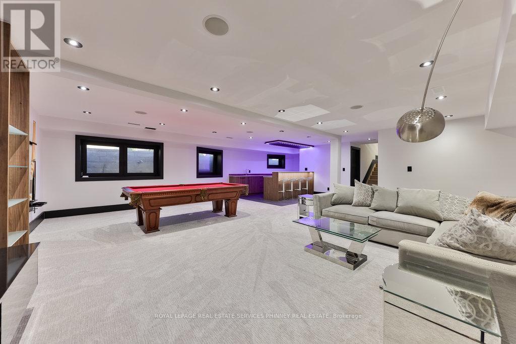 












621 SIR RICHARD'S ROAD

,
Mississauga,




Ontario
L5C1A3

