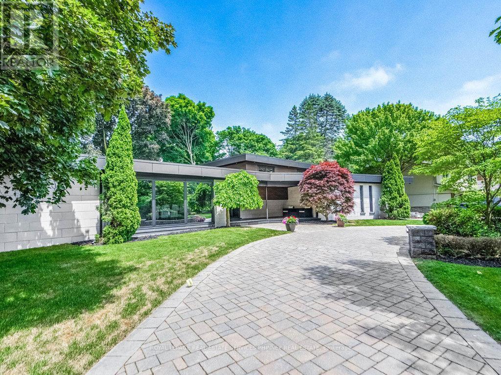 












621 SIR RICHARD'S ROAD

,
Mississauga,




Ontario
L5C1A3

