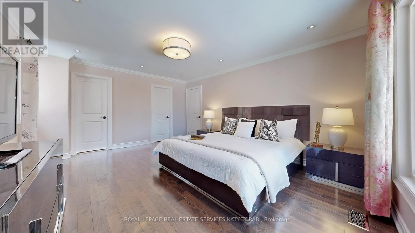 












136 DENLOW BOULEVARD

,
Toronto,




Ontario
M3B3J2

