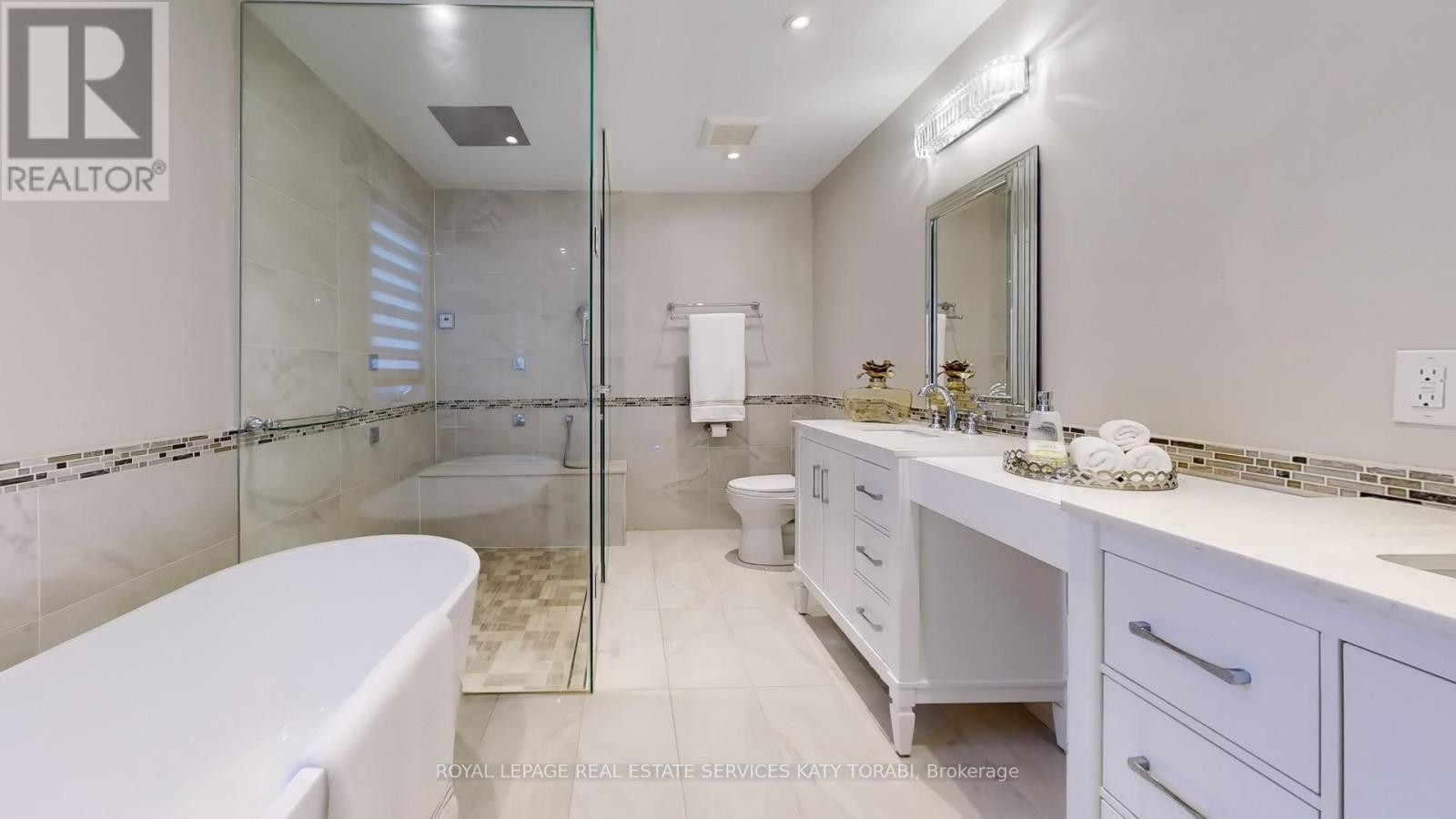 












136 DENLOW BOULEVARD

,
Toronto,




Ontario
M3B3J2

