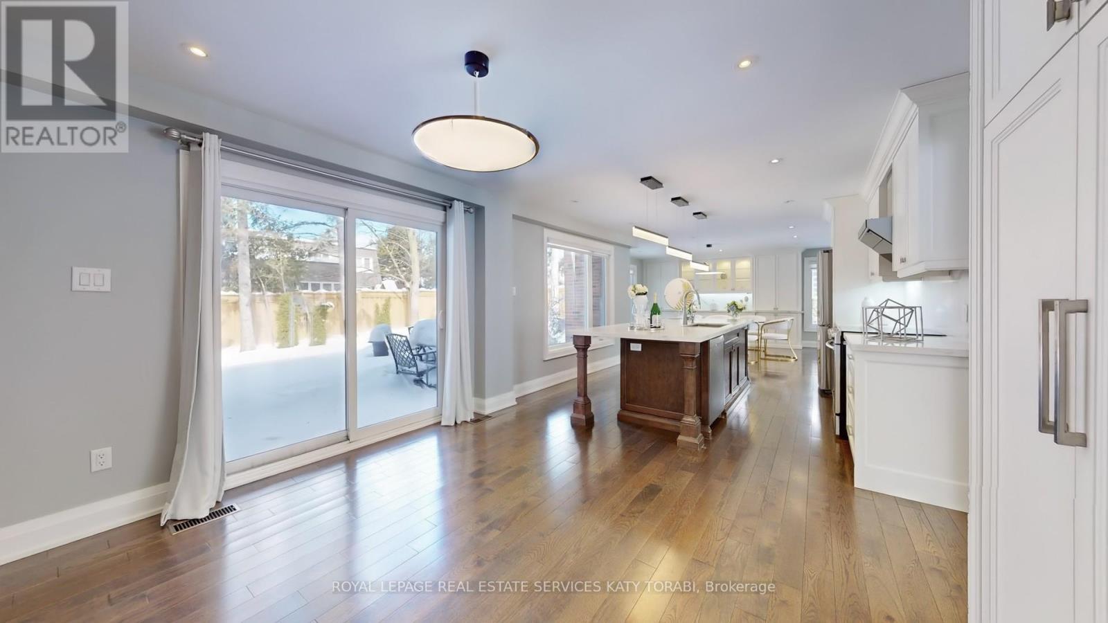 












136 DENLOW BOULEVARD

,
Toronto,




Ontario
M3B3J2

