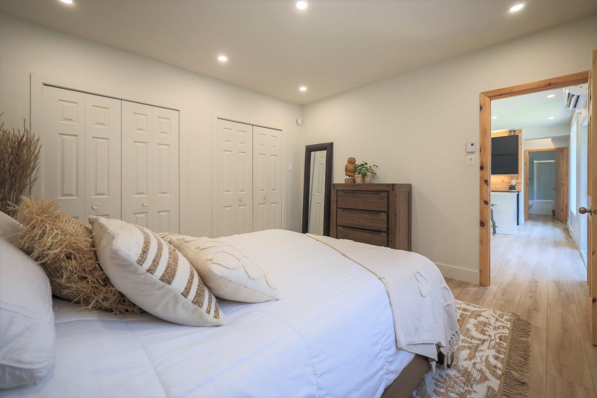 









3010


Imp. des Promeneurs

,
Sainte-Agathe-des-Monts,




QC
J8C2Z8

