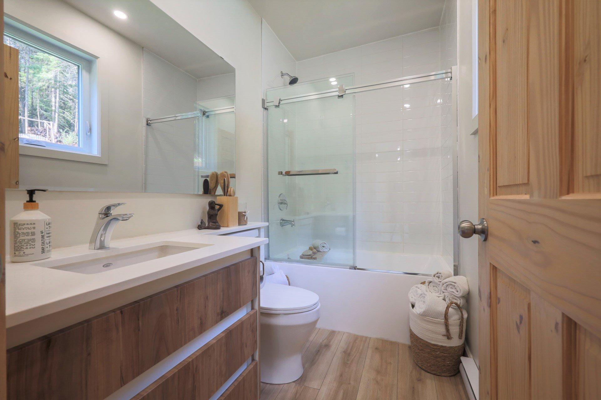 









3010


Imp. des Promeneurs

,
Sainte-Agathe-des-Monts,




QC
J8C2Z8

