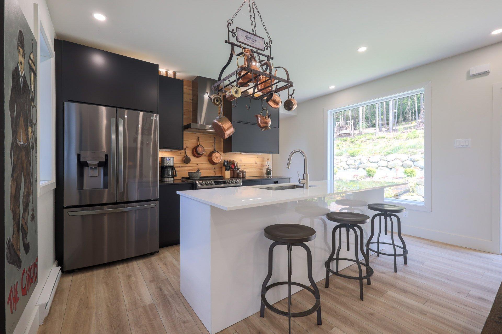 









3010


Imp. des Promeneurs

,
Sainte-Agathe-des-Monts,




QC
J8C2Z8

