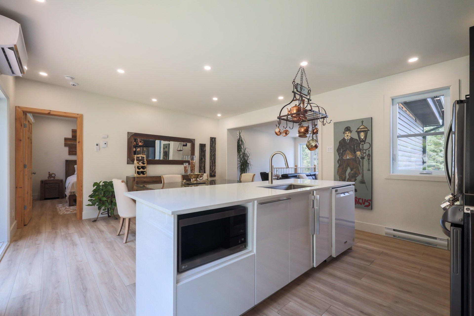 









3010


Imp. des Promeneurs

,
Sainte-Agathe-des-Monts,




QC
J8C2Z8

