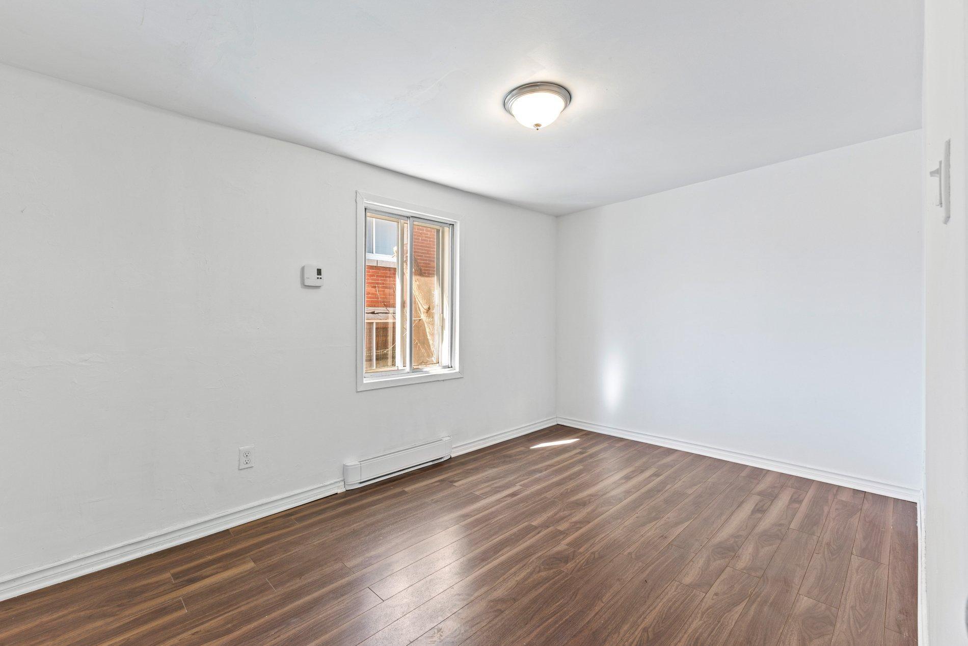 









1700


Rue Marquette

,
Longueuil (Le Vieux-Longueuil),




QC
J4K4J1

