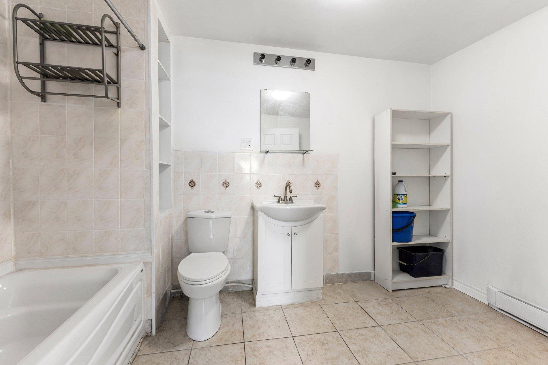 









1700


Rue Marquette

,
Longueuil (Le Vieux-Longueuil),




QC
J4K4J1

