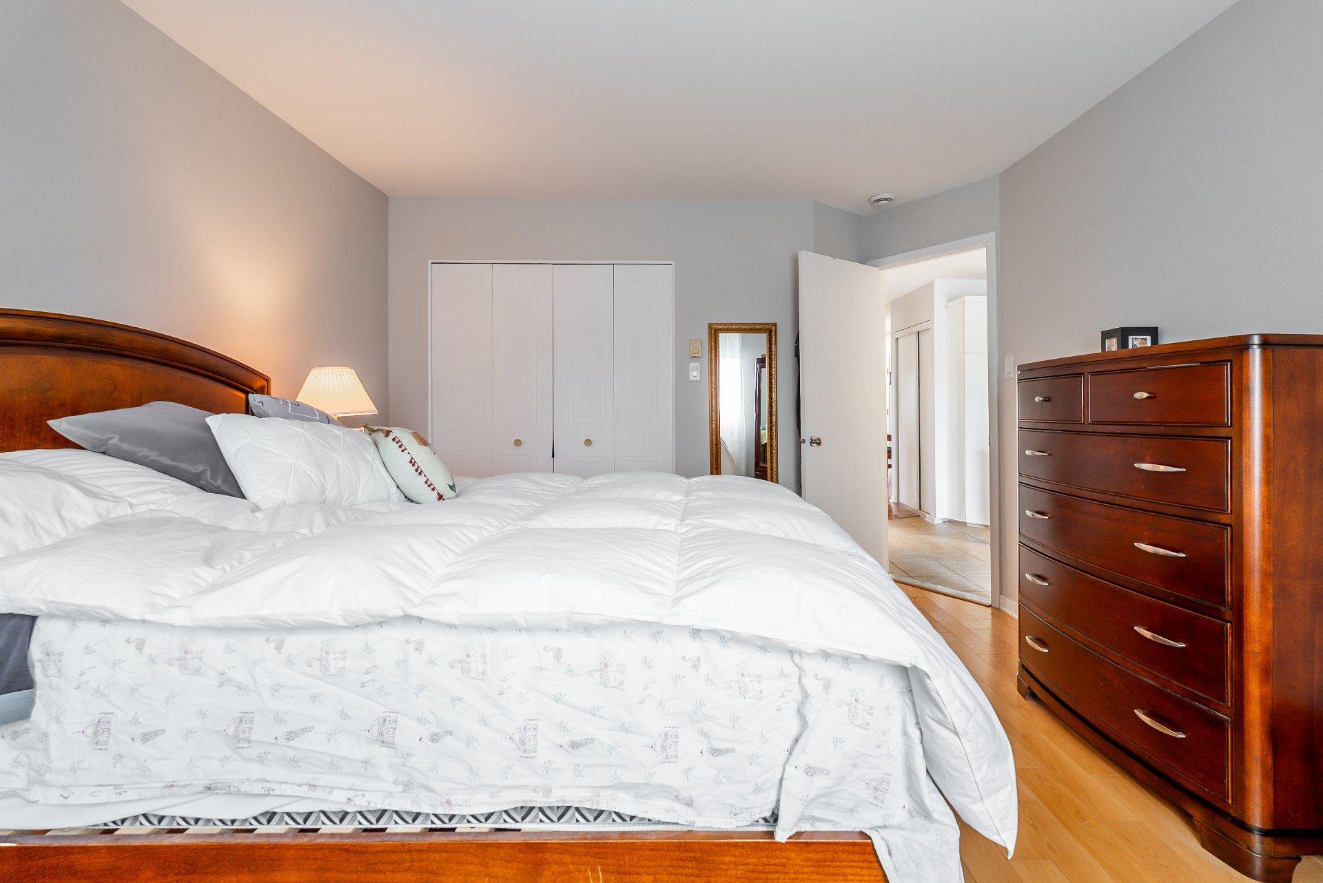 









2468


Rue de Nagano

,
Terrebonne (Terrebonne),




QC
J6X4T4

