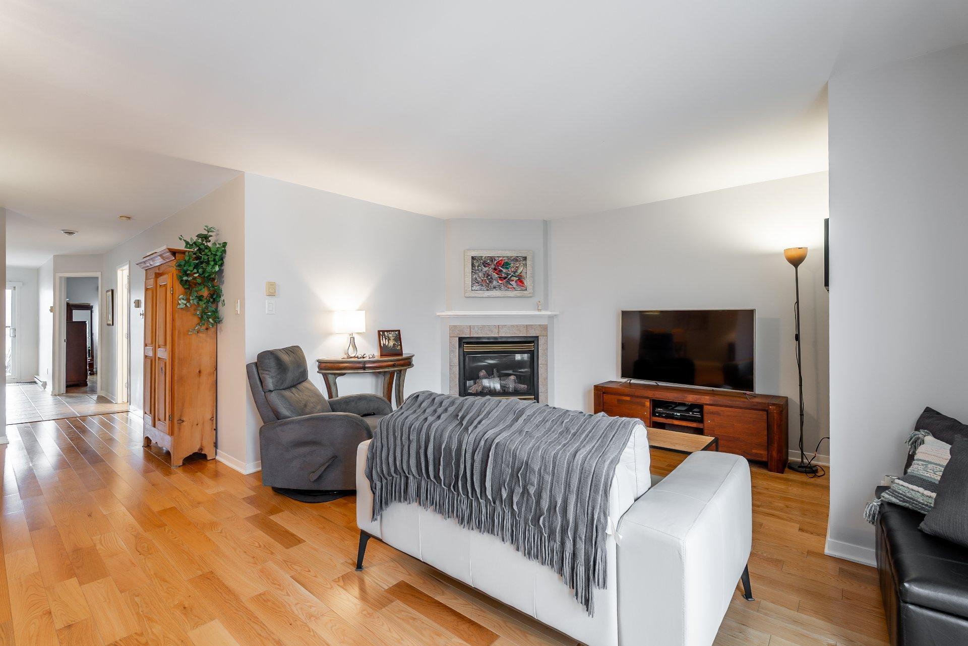 









2468


Rue de Nagano

,
Terrebonne (Terrebonne),




QC
J6X4T4

