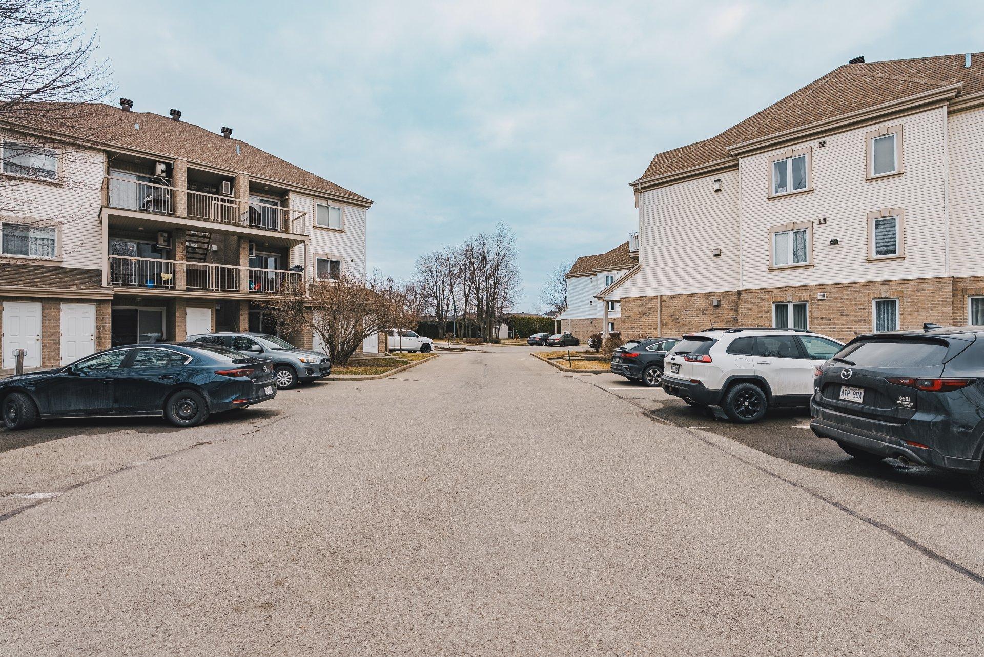 









2468


Rue de Nagano

,
Terrebonne (Terrebonne),




QC
J6X4T4


